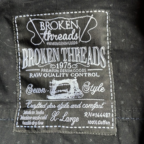 Short sleeve button down shit - Picture 2 of 2